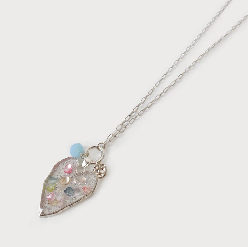 RESIN HEART PENDANT NECKLACE