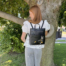 Load image into Gallery viewer, ESPE DAISY BLACK BACKPACK